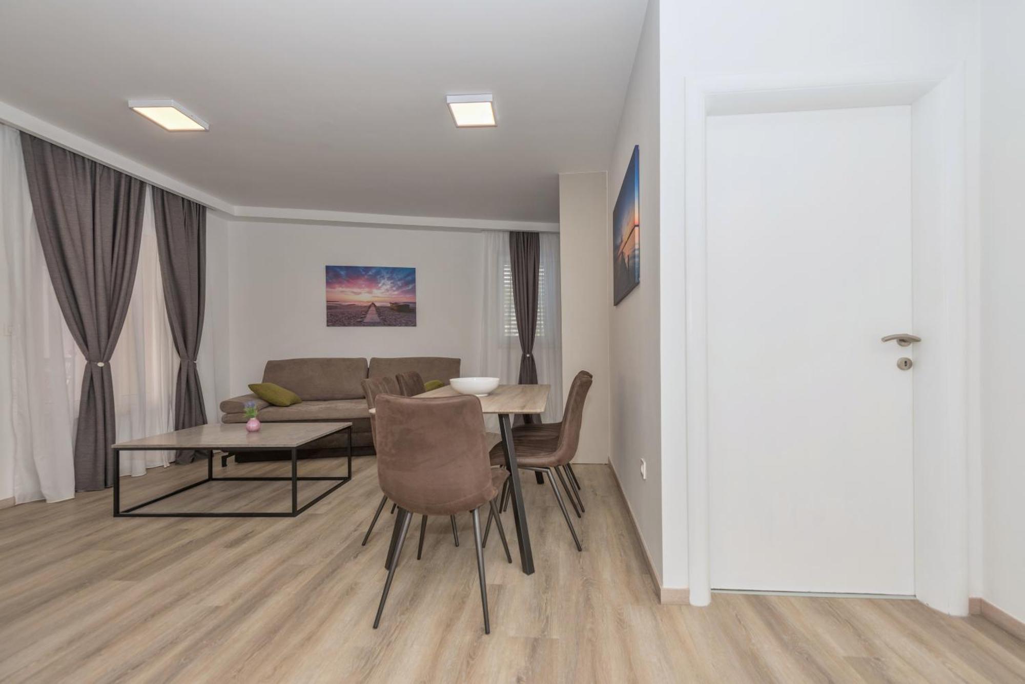 Apartment Mara Makarska